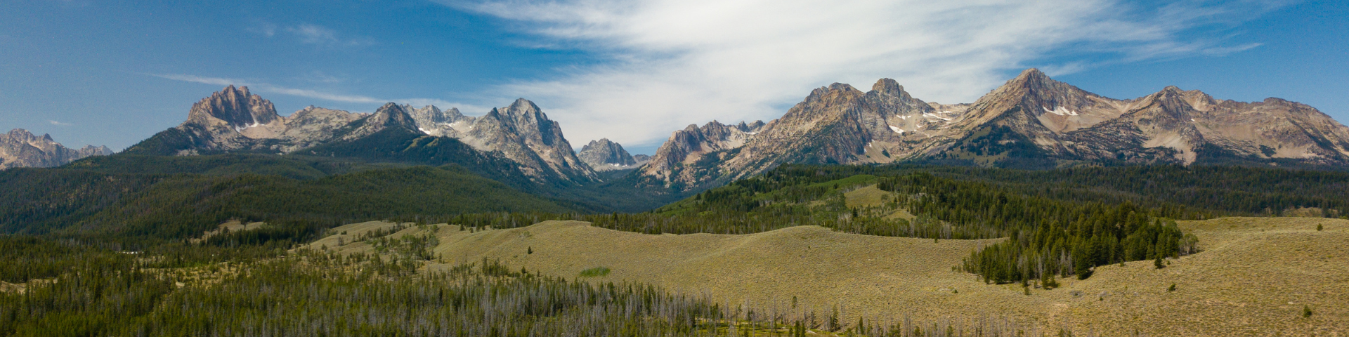 Sawtooth mountains in Idaho on a sunny day